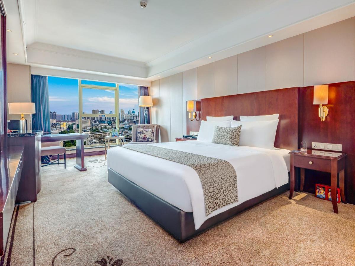 Days Hotel & Suites China Town---Five Minutes To Reach Changsha Station, The Metro Line 2 & Line 6 Are Nearby,Free Gym & Laundromat,Chinese And Western Buffet Breakfast Is Offered On The 31St Floor Екстер'єр фото