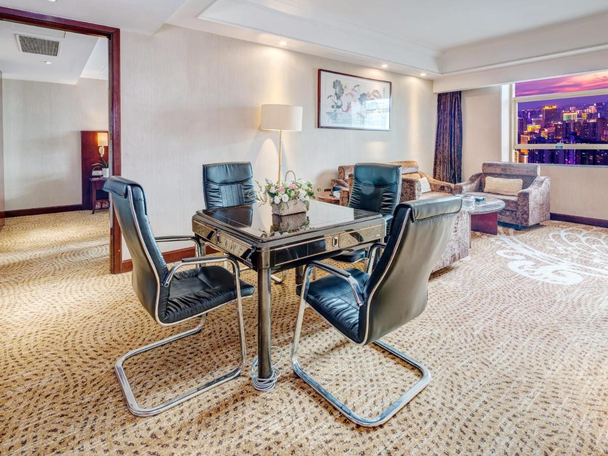 Days Hotel & Suites China Town---Five Minutes To Reach Changsha Station, The Metro Line 2 & Line 6 Are Nearby,Free Gym & Laundromat,Chinese And Western Buffet Breakfast Is Offered On The 31St Floor Екстер'єр фото