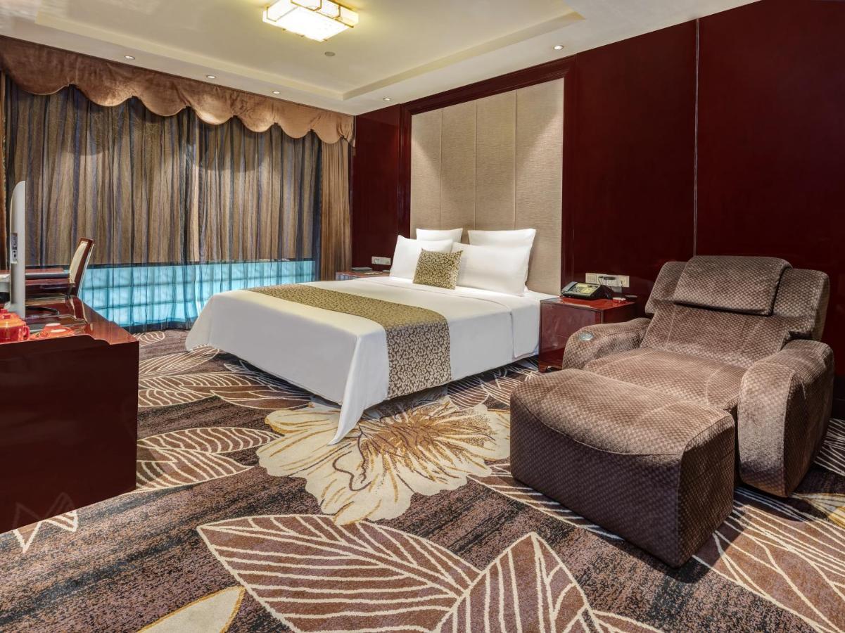 Days Hotel & Suites China Town---Five Minutes To Reach Changsha Station, The Metro Line 2 & Line 6 Are Nearby,Free Gym & Laundromat,Chinese And Western Buffet Breakfast Is Offered On The 31St Floor Екстер'єр фото