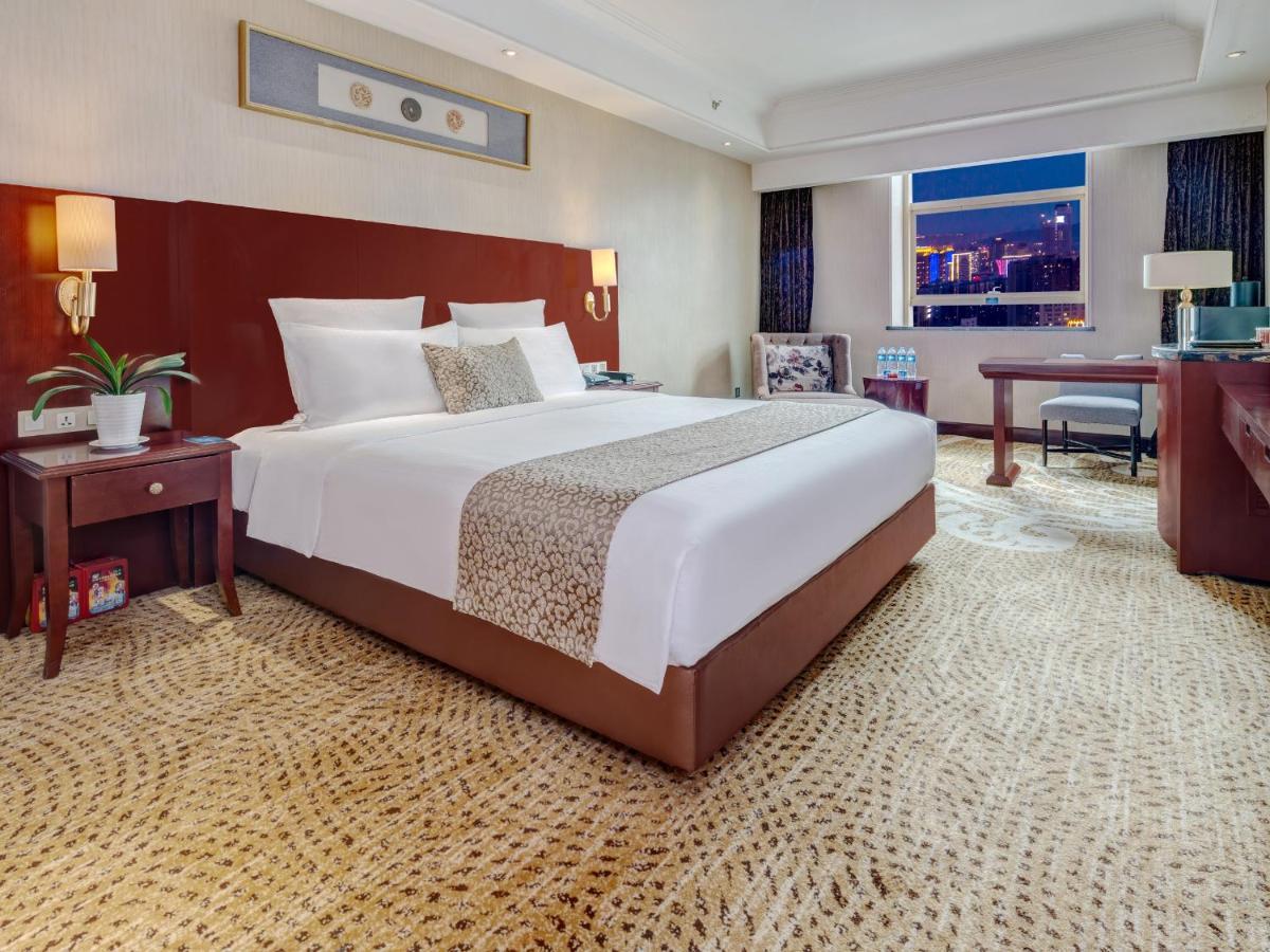 Days Hotel & Suites China Town---Five Minutes To Reach Changsha Station, The Metro Line 2 & Line 6 Are Nearby,Free Gym & Laundromat,Chinese And Western Buffet Breakfast Is Offered On The 31St Floor Екстер'єр фото