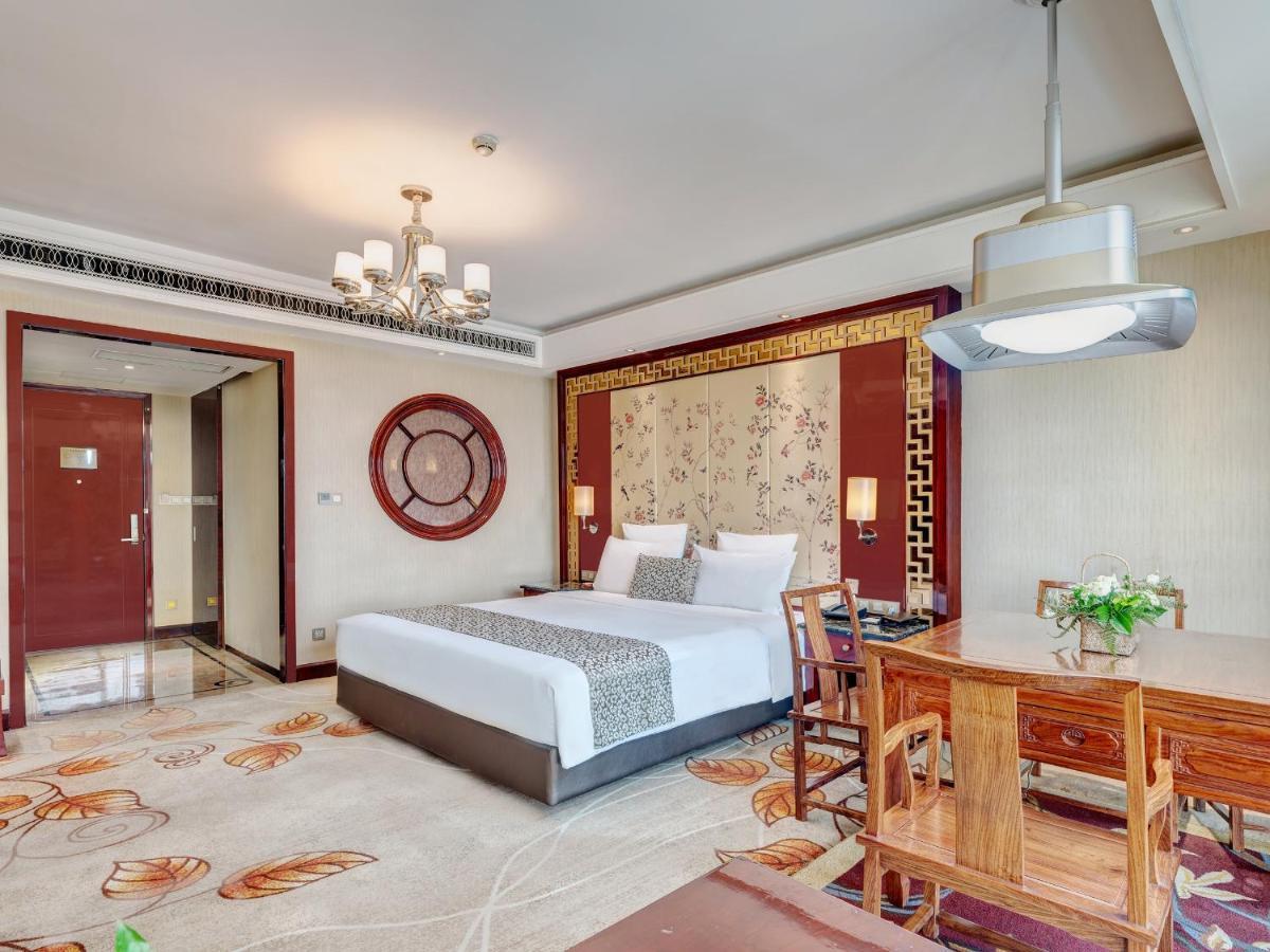 Days Hotel & Suites China Town---Five Minutes To Reach Changsha Station, The Metro Line 2 & Line 6 Are Nearby,Free Gym & Laundromat,Chinese And Western Buffet Breakfast Is Offered On The 31St Floor Екстер'єр фото