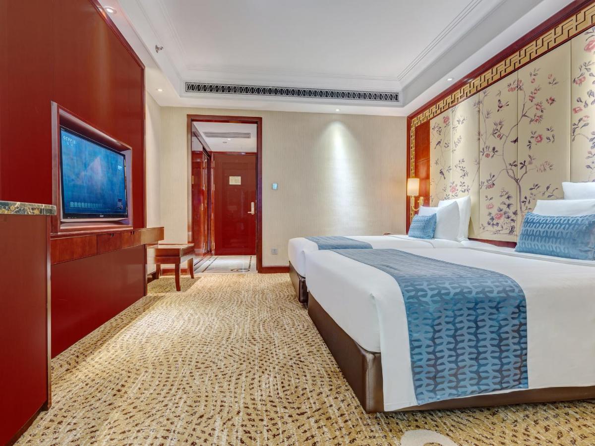Days Hotel & Suites China Town---Five Minutes To Reach Changsha Station, The Metro Line 2 & Line 6 Are Nearby,Free Gym & Laundromat,Chinese And Western Buffet Breakfast Is Offered On The 31St Floor Екстер'єр фото