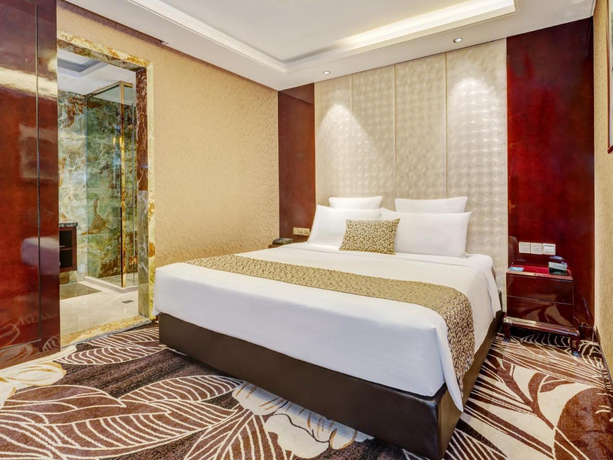 Days Hotel & Suites China Town---Five Minutes To Reach Changsha Station, The Metro Line 2 & Line 6 Are Nearby,Free Gym & Laundromat,Chinese And Western Buffet Breakfast Is Offered On The 31St Floor Екстер'єр фото