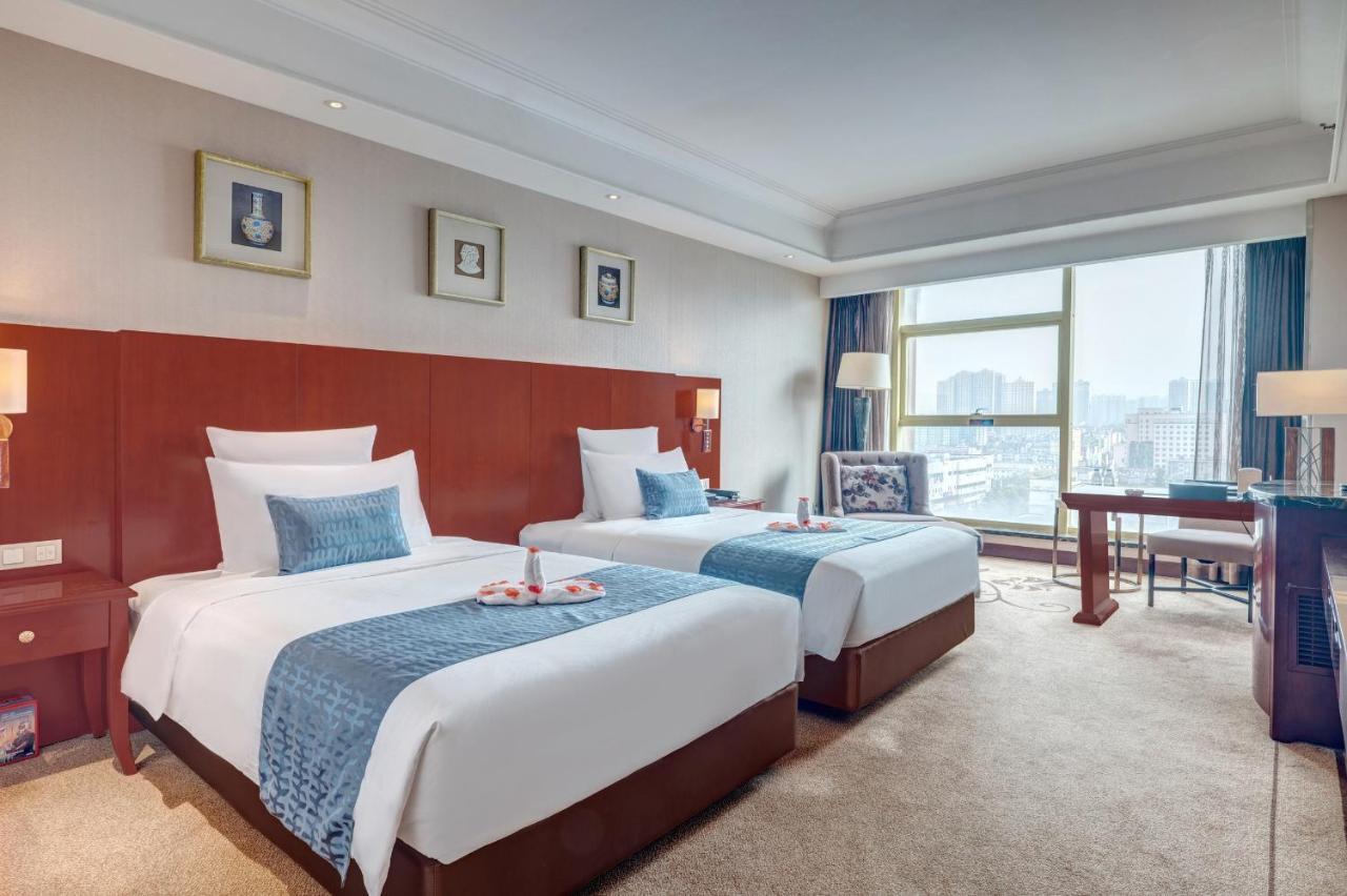 Days Hotel & Suites China Town---Five Minutes To Reach Changsha Station, The Metro Line 2 & Line 6 Are Nearby,Free Gym & Laundromat,Chinese And Western Buffet Breakfast Is Offered On The 31St Floor Екстер'єр фото