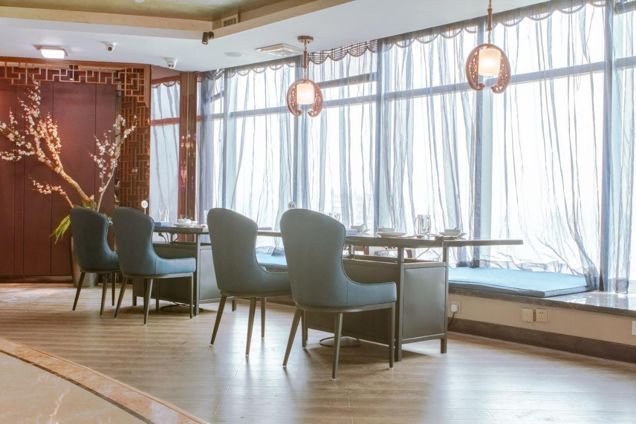 Days Hotel & Suites China Town---Five Minutes To Reach Changsha Station, The Metro Line 2 & Line 6 Are Nearby,Free Gym & Laundromat,Chinese And Western Buffet Breakfast Is Offered On The 31St Floor Екстер'єр фото