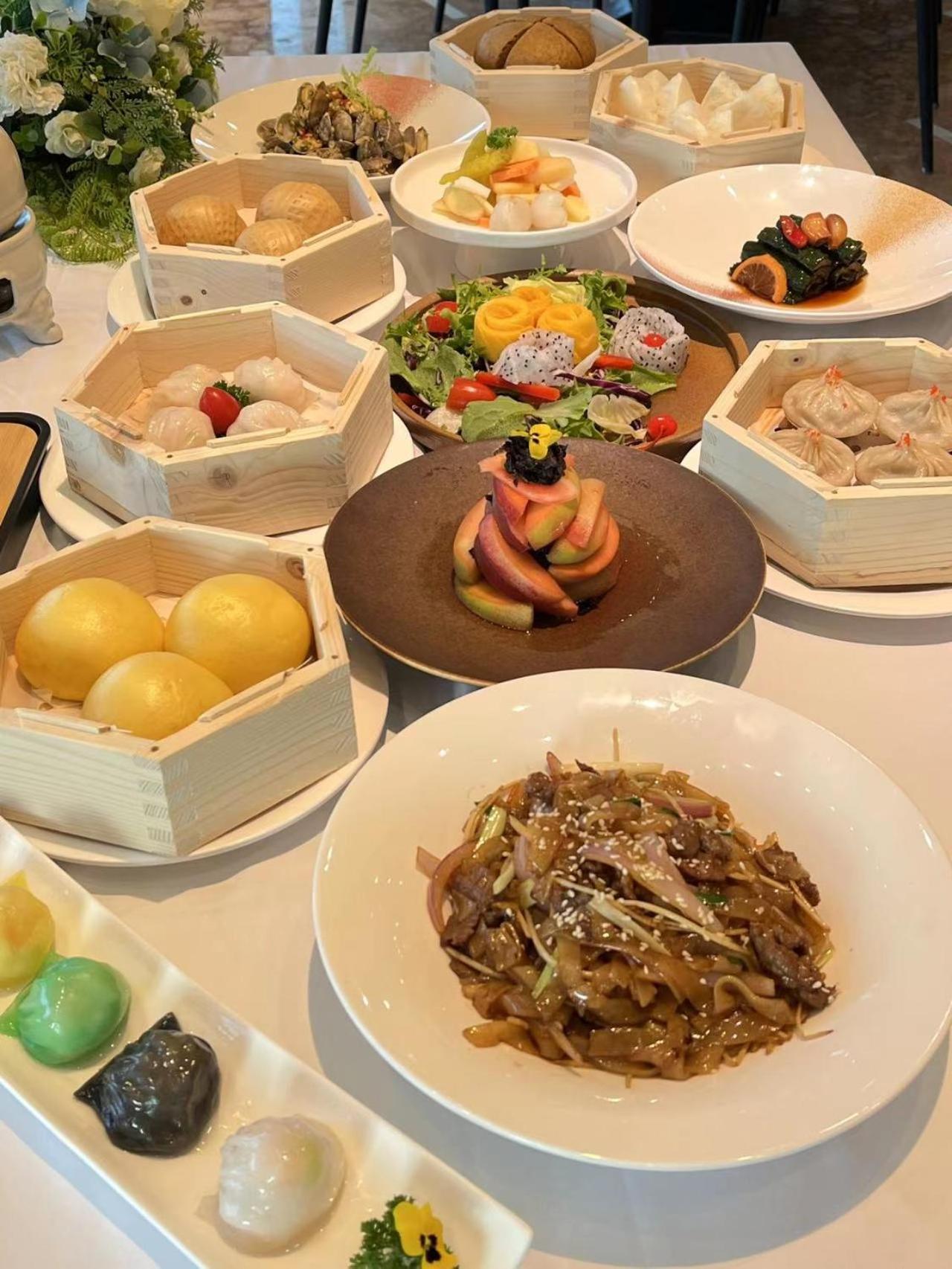 Days Hotel & Suites China Town---Five Minutes To Reach Changsha Station, The Metro Line 2 & Line 6 Are Nearby,Free Gym & Laundromat,Chinese And Western Buffet Breakfast Is Offered On The 31St Floor Екстер'єр фото