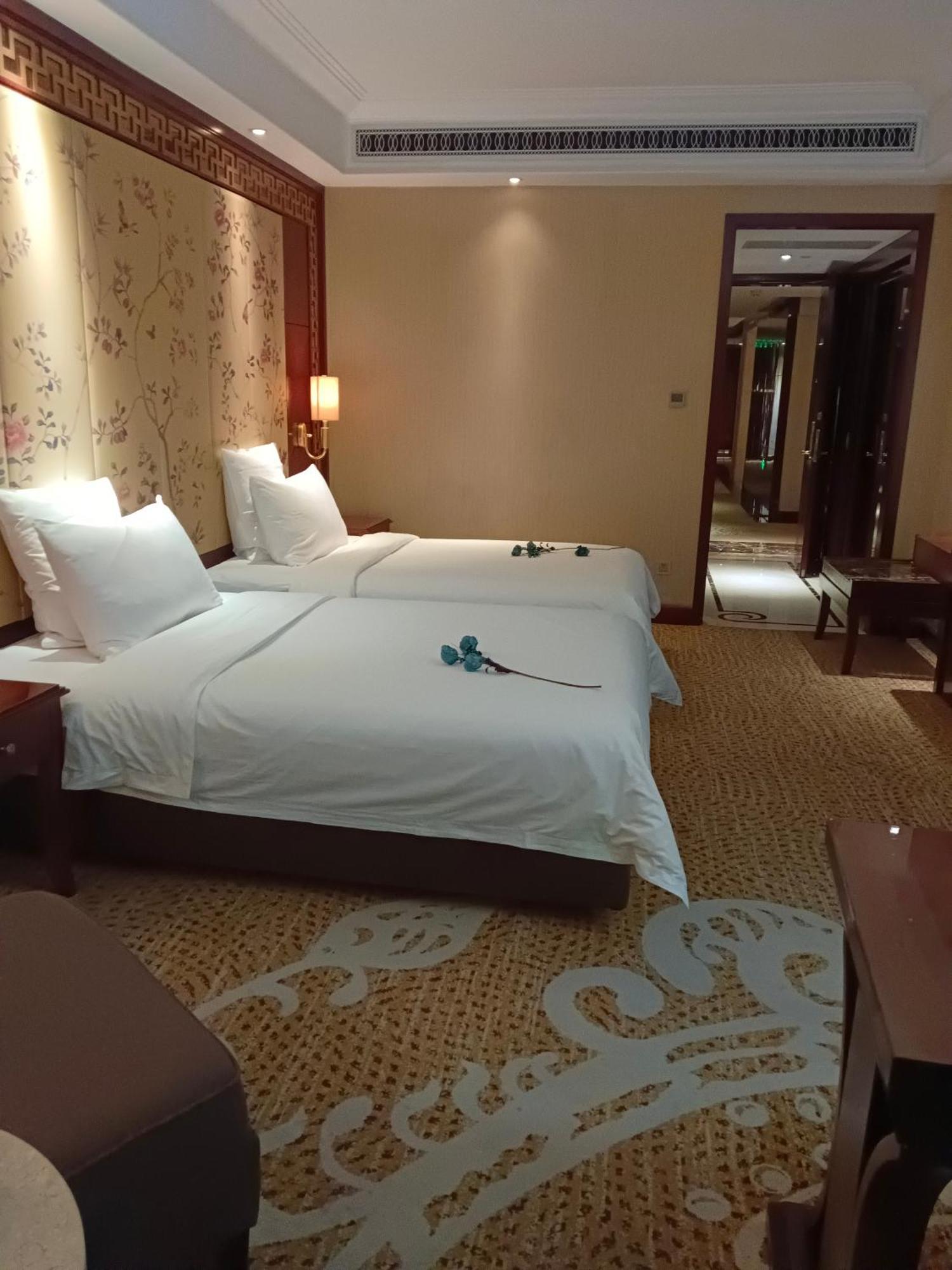 Days Hotel & Suites China Town---Five Minutes To Reach Changsha Station, The Metro Line 2 & Line 6 Are Nearby,Free Gym & Laundromat,Chinese And Western Buffet Breakfast Is Offered On The 31St Floor Екстер'єр фото