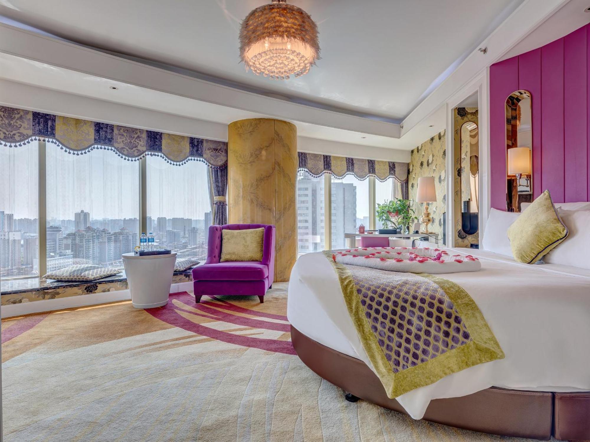 Days Hotel & Suites China Town---Five Minutes To Reach Changsha Station, The Metro Line 2 & Line 6 Are Nearby,Free Gym & Laundromat,Chinese And Western Buffet Breakfast Is Offered On The 31St Floor Екстер'єр фото